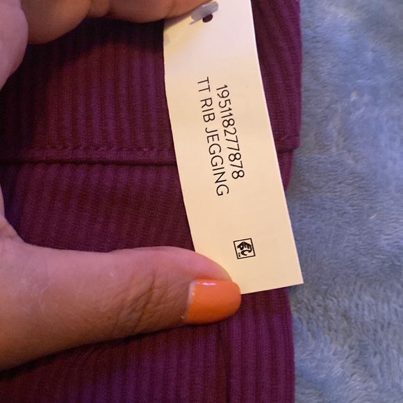 NWT’S High Rise Burgundy Ribbed leggings Stretch Fitted Size Medium M 8-10 - Picture 6 of 7